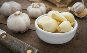 garlic in bowl